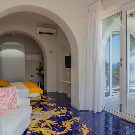 Vietri Decori Suites Amalfi Coast - Free Parking מראה חיצוני תמונה