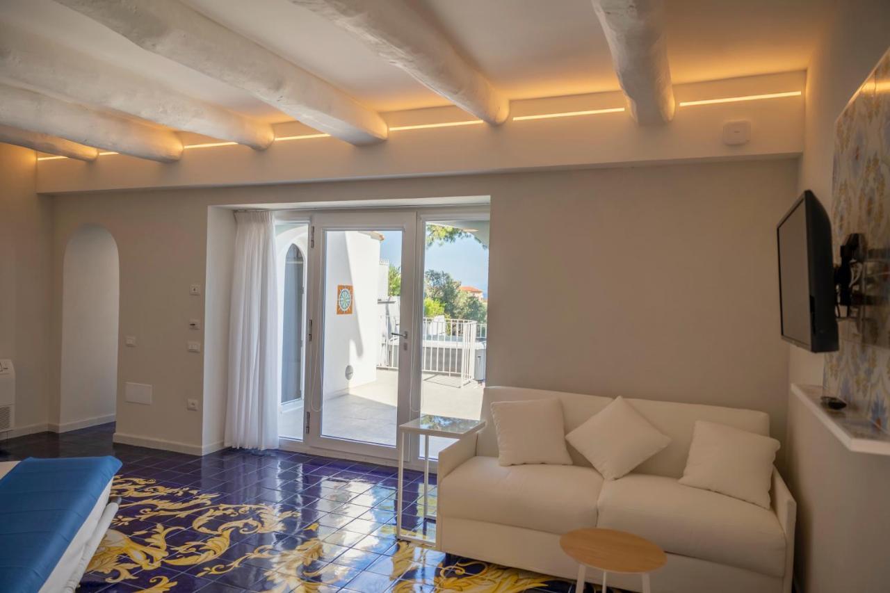 Vietri Decori Suites Amalfi Coast - Free Parking מראה חיצוני תמונה