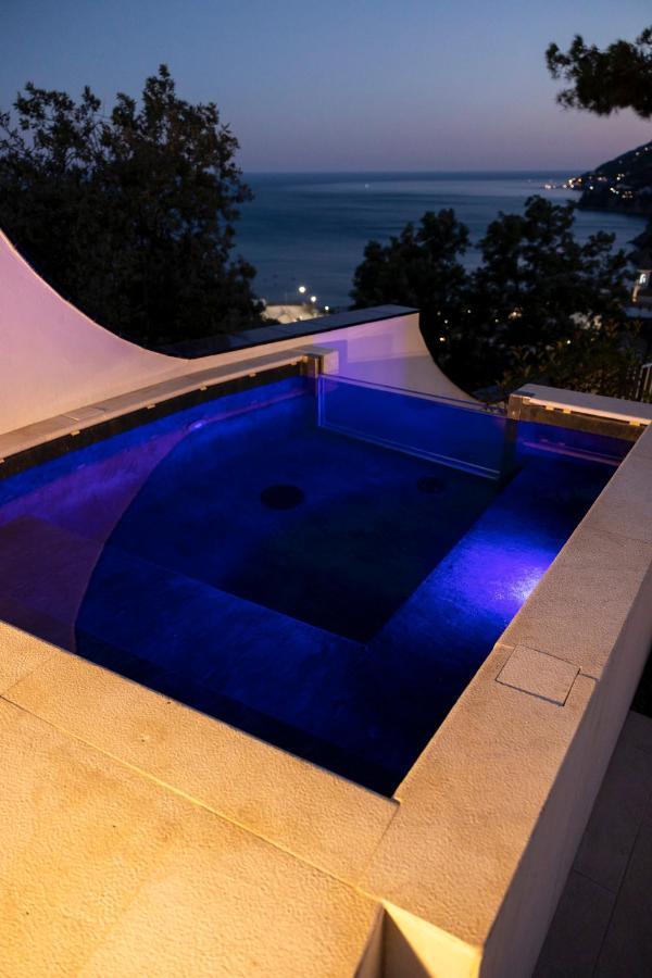 Vietri Decori Suites Amalfi Coast - Free Parking מראה חיצוני תמונה